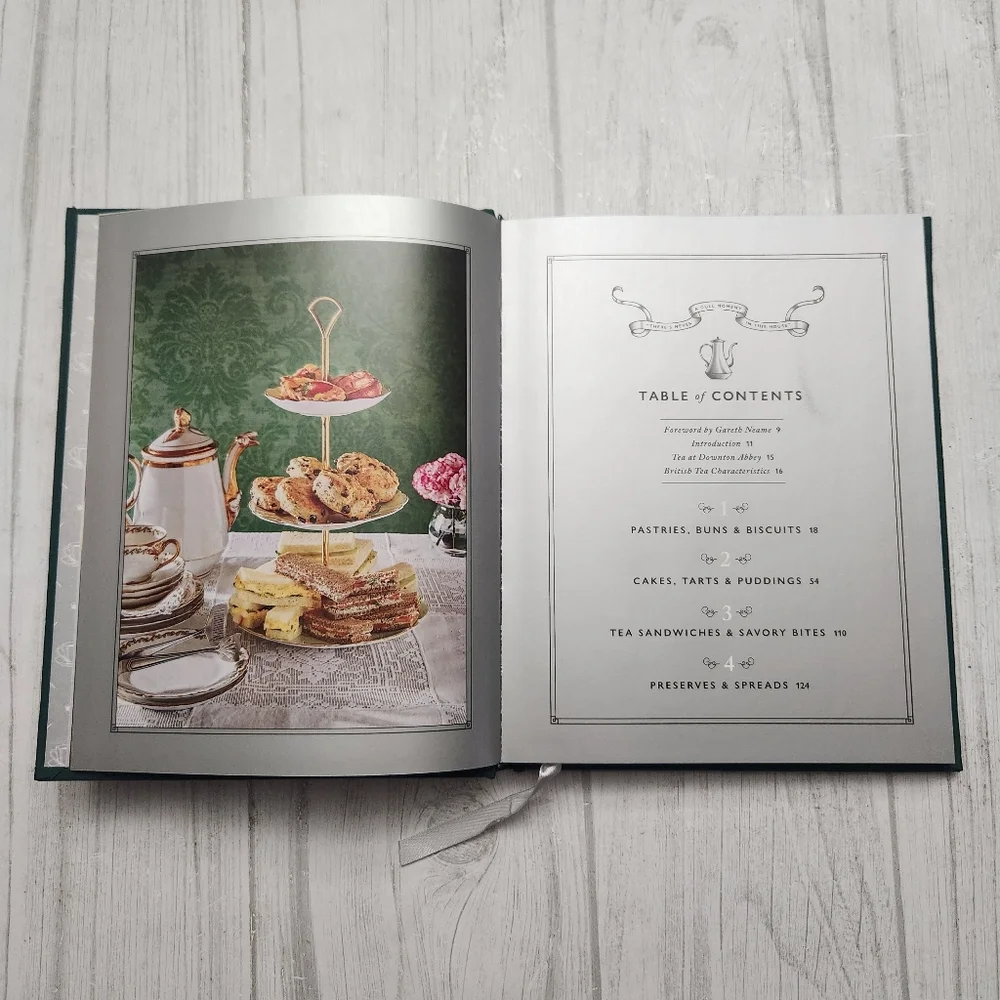 The Official Downton Abbey Afternoon Tea Cookbook 2020